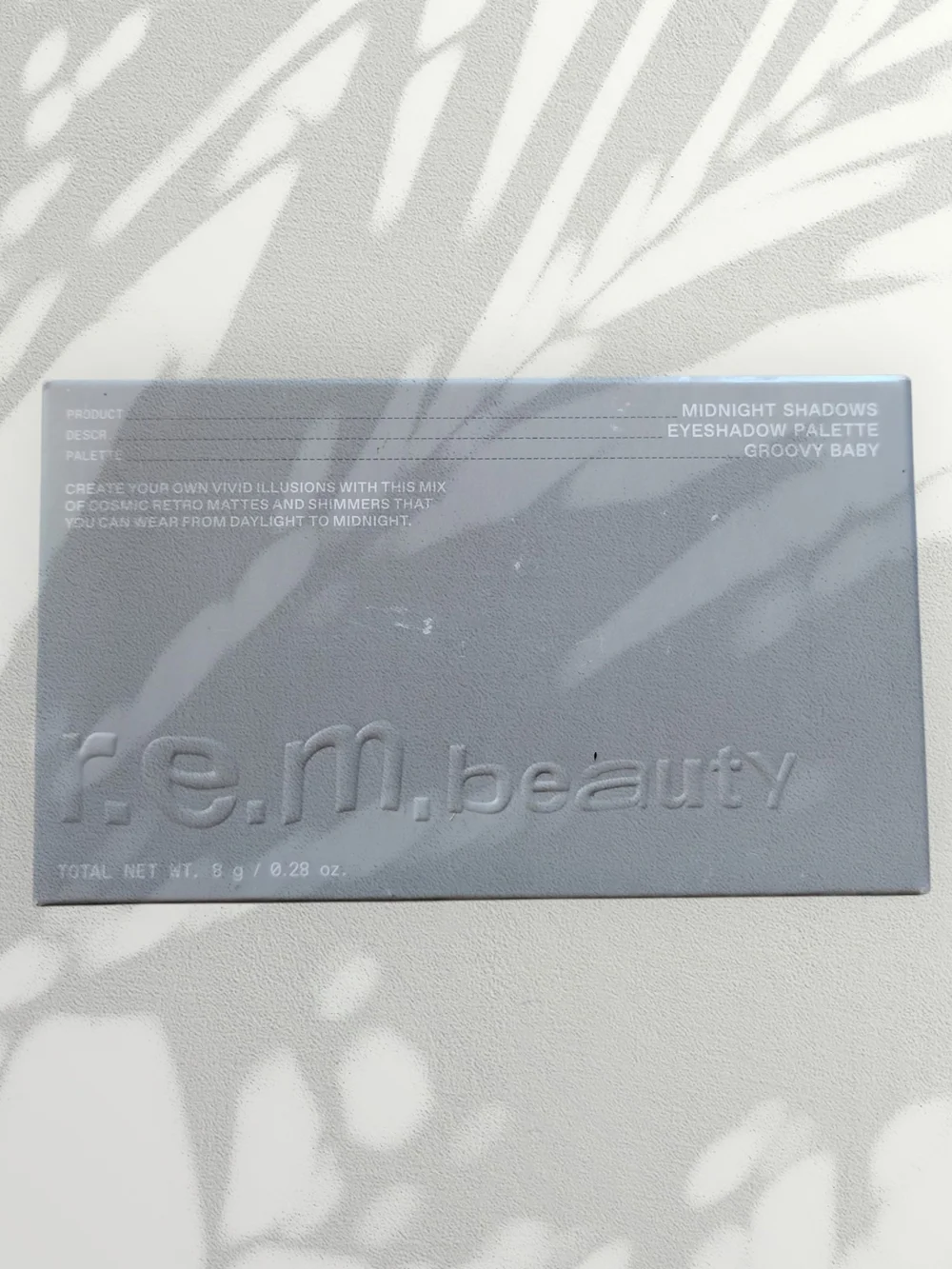 r.e.m. beauty Midnight Shadows Eyeshadow Palette - Groovy Baby (Gray)